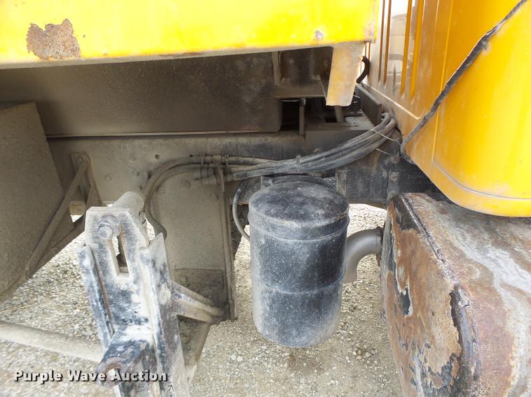 image for item K5620 1999 International 4900 dump truck