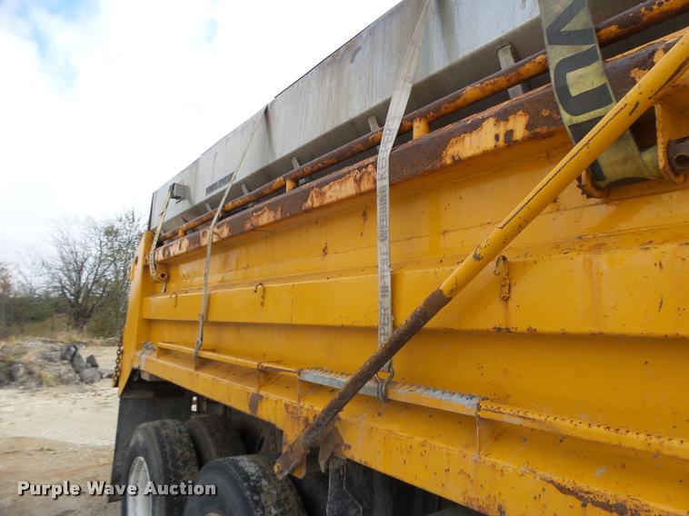 image for item K5620 1999 International 4900 dump truck