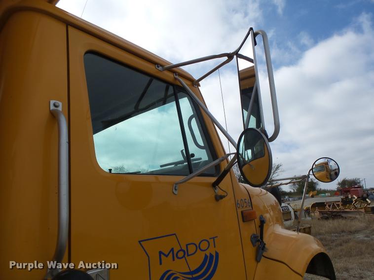 image for item K5620 1999 International 4900 dump truck