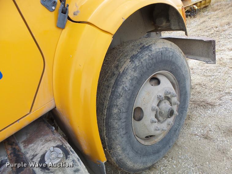 image for item K5620 1999 International 4900 dump truck