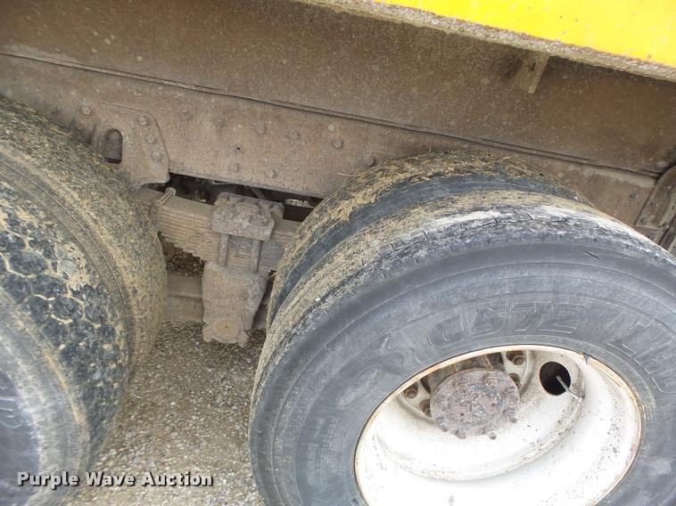 image for item K5620 1999 International 4900 dump truck