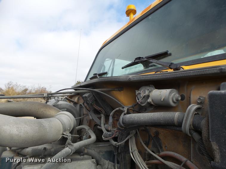 image for item K5620 1999 International 4900 dump truck