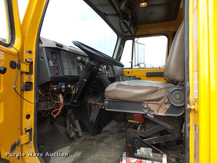 image for item K5620 1999 International 4900 dump truck