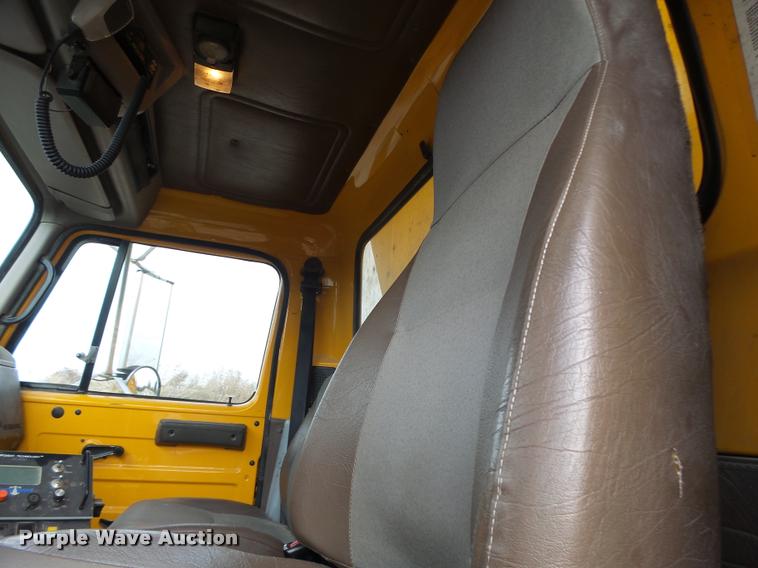 image for item K5620 1999 International 4900 dump truck