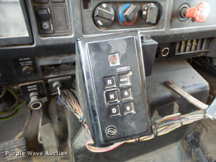 image for item K5620 1999 International 4900 dump truck