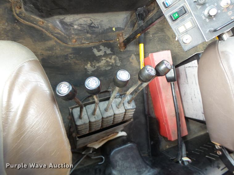 image for item K5620 1999 International 4900 dump truck