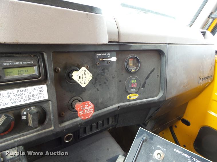 image for item K5620 1999 International 4900 dump truck