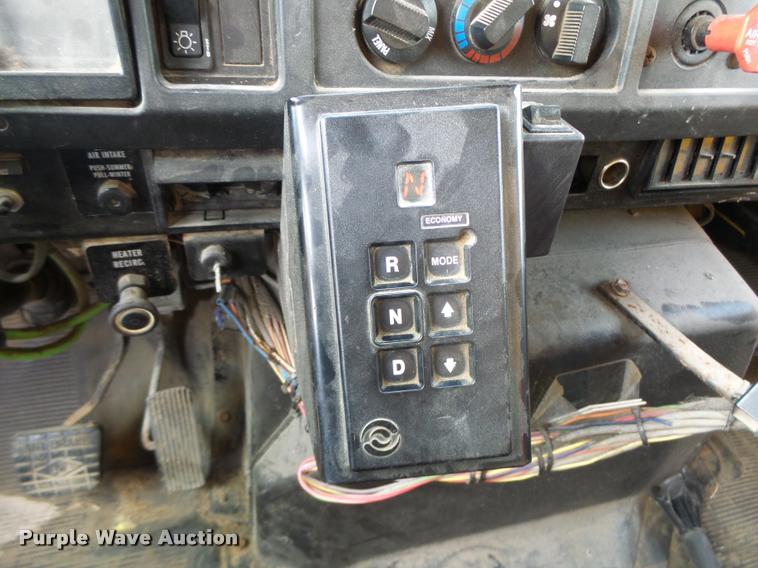 image for item K5620 1999 International 4900 dump truck