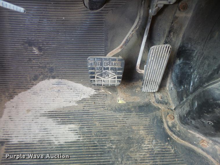 image for item K5620 1999 International 4900 dump truck