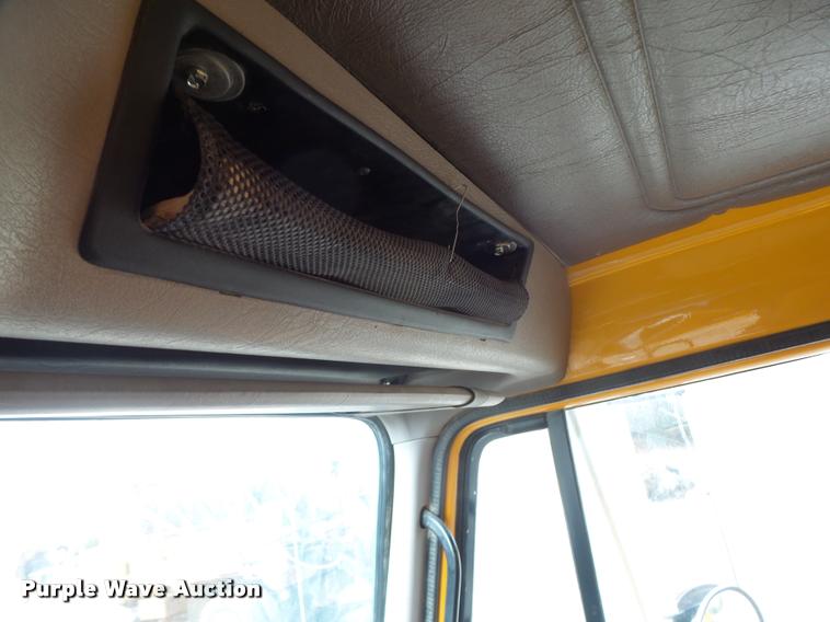 image for item K5620 1999 International 4900 dump truck