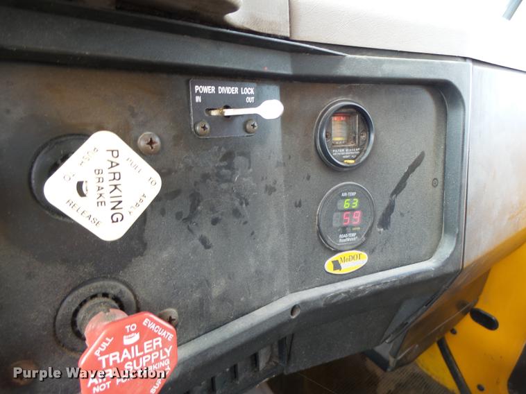 image for item K5620 1999 International 4900 dump truck