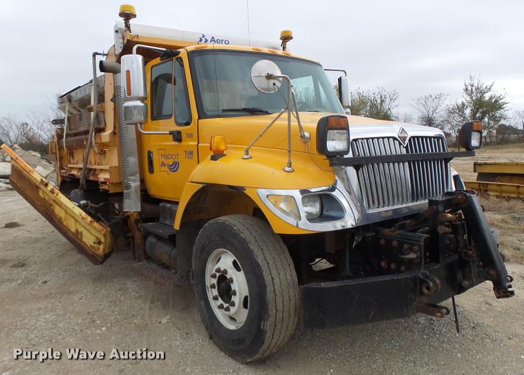 image for item K5621 2006 International 7400 dump truck