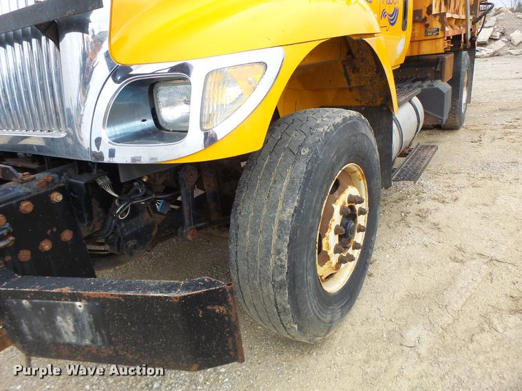 image for item K5621 2006 International 7400 dump truck