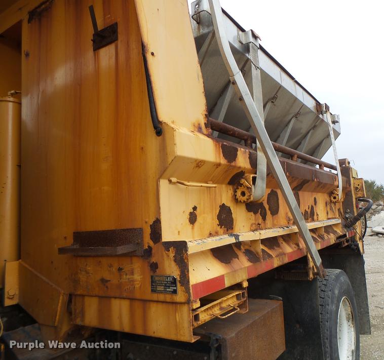 image for item K5621 2006 International 7400 dump truck