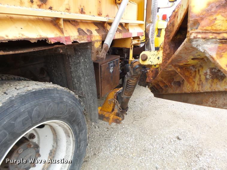 image for item K5621 2006 International 7400 dump truck