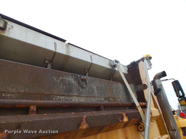 image for item K5621 2006 International 7400 dump truck