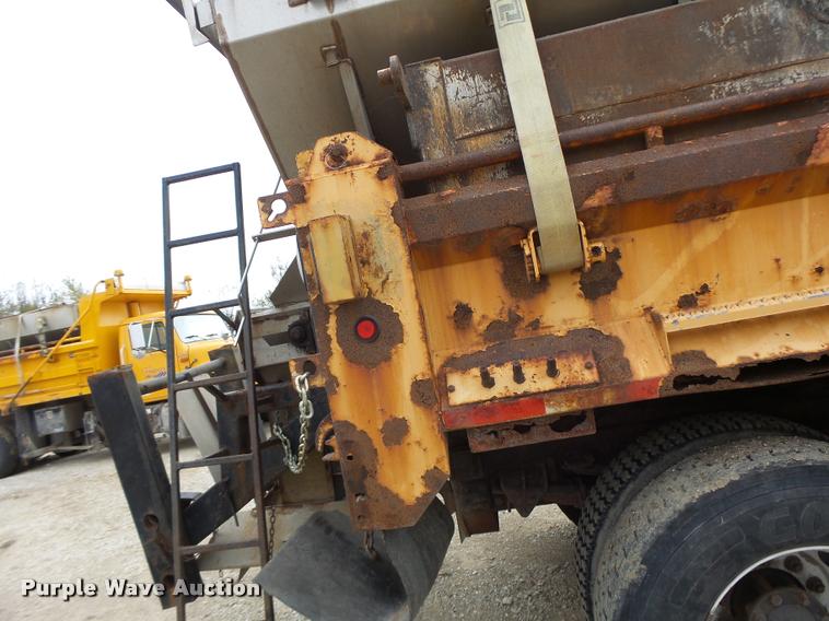 image for item K5621 2006 International 7400 dump truck