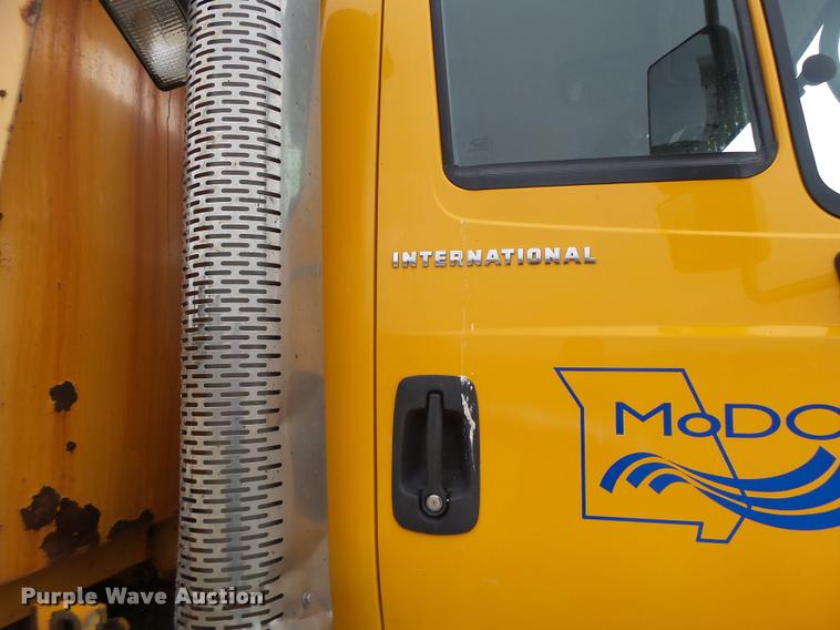 image for item K5621 2006 International 7400 dump truck