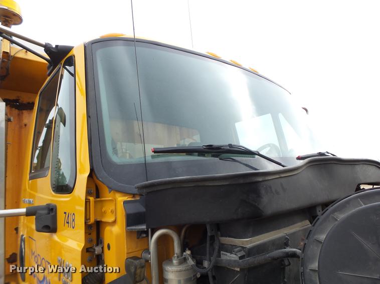 image for item K5621 2006 International 7400 dump truck