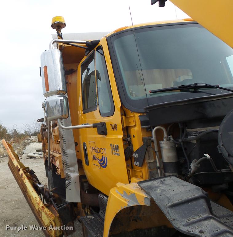 image for item K5621 2006 International 7400 dump truck