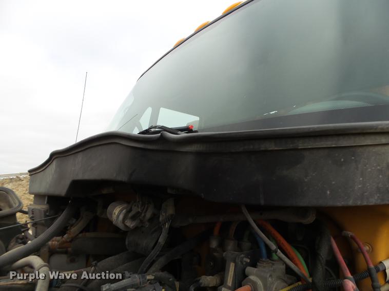 image for item K5621 2006 International 7400 dump truck