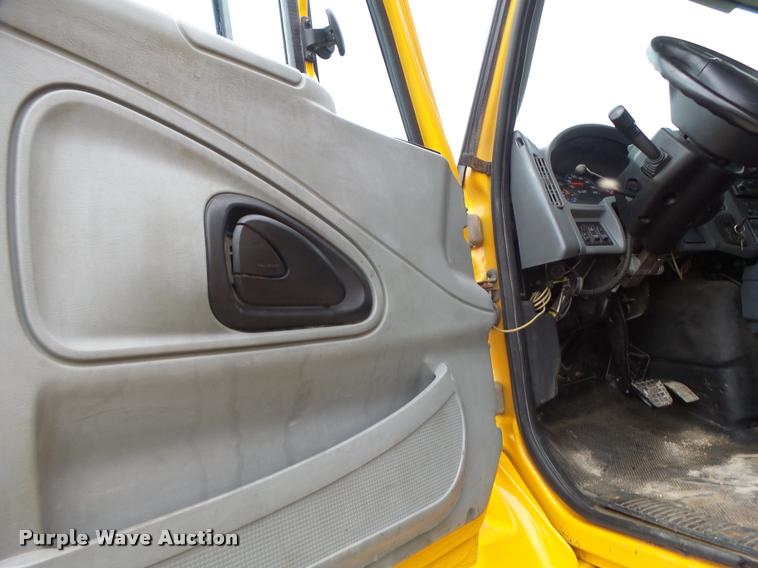 image for item K5621 2006 International 7400 dump truck