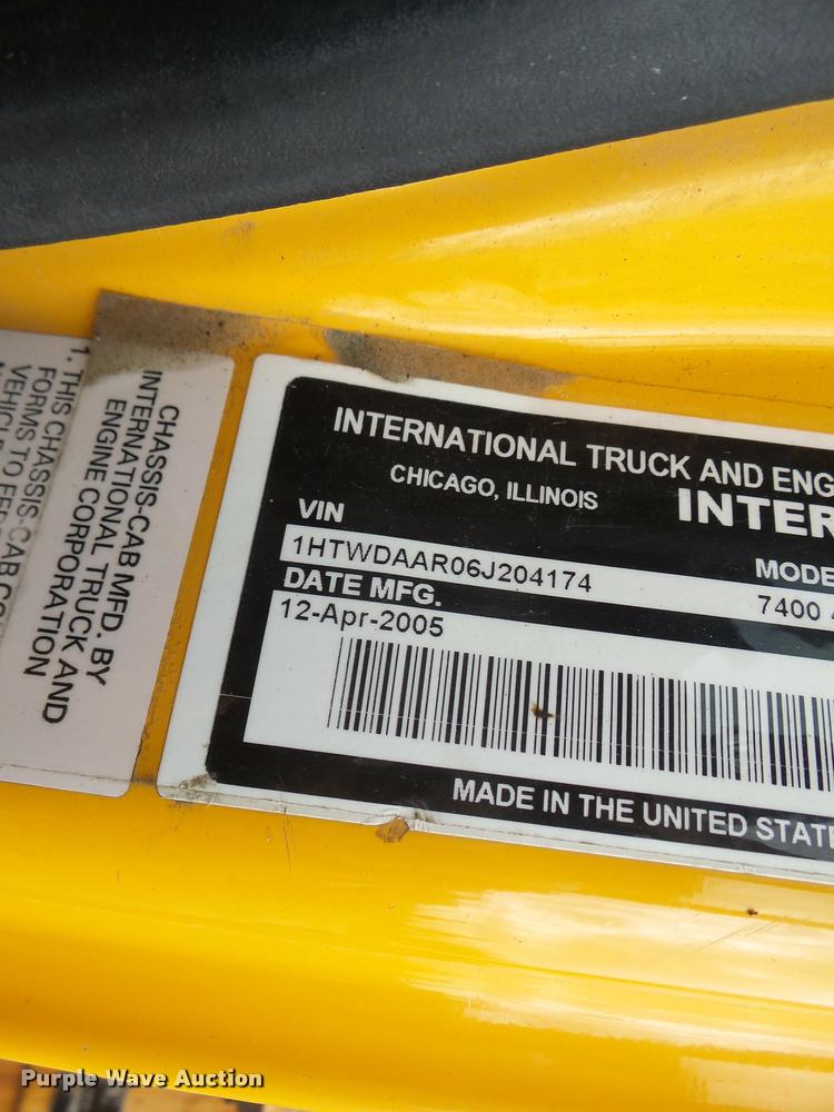 image for item K5621 2006 International 7400 dump truck