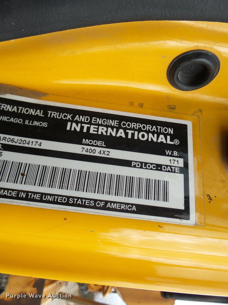 image for item K5621 2006 International 7400 dump truck