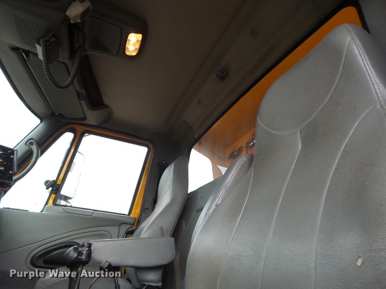 image for item K5621 2006 International 7400 dump truck