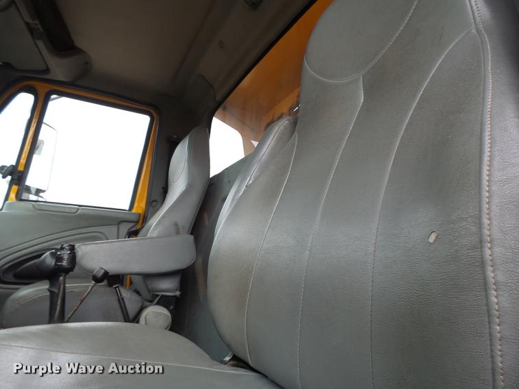 image for item K5621 2006 International 7400 dump truck