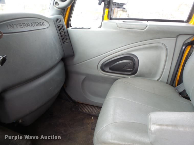 image for item K5621 2006 International 7400 dump truck