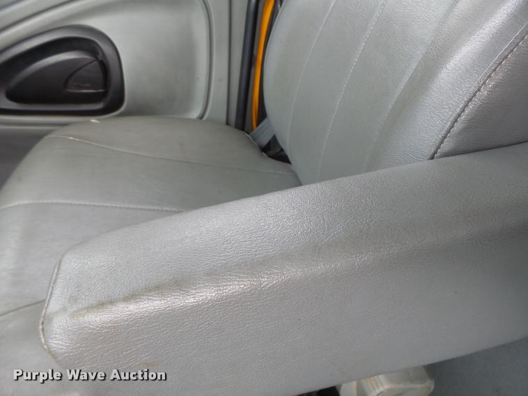 image for item K5621 2006 International 7400 dump truck