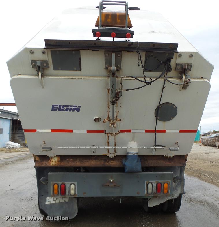 image for item K5646 1998 GMC T7500 street sweeper truck