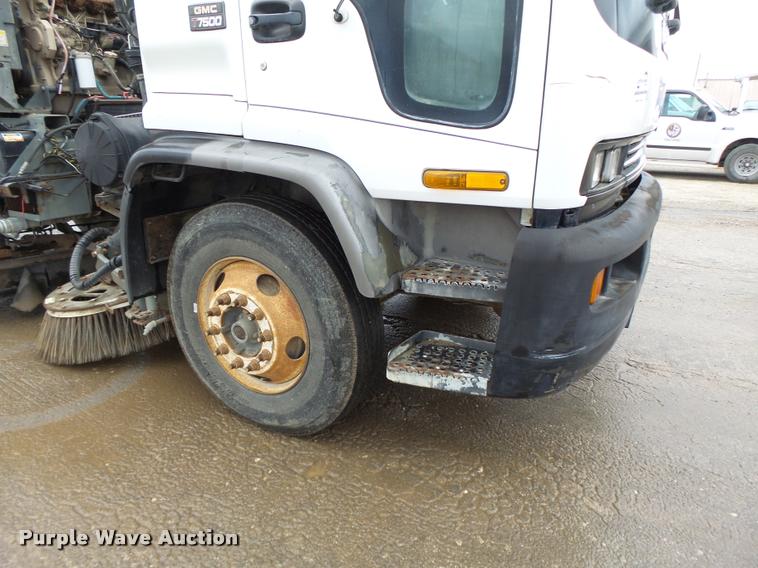image for item K5646 1998 GMC T7500 street sweeper truck