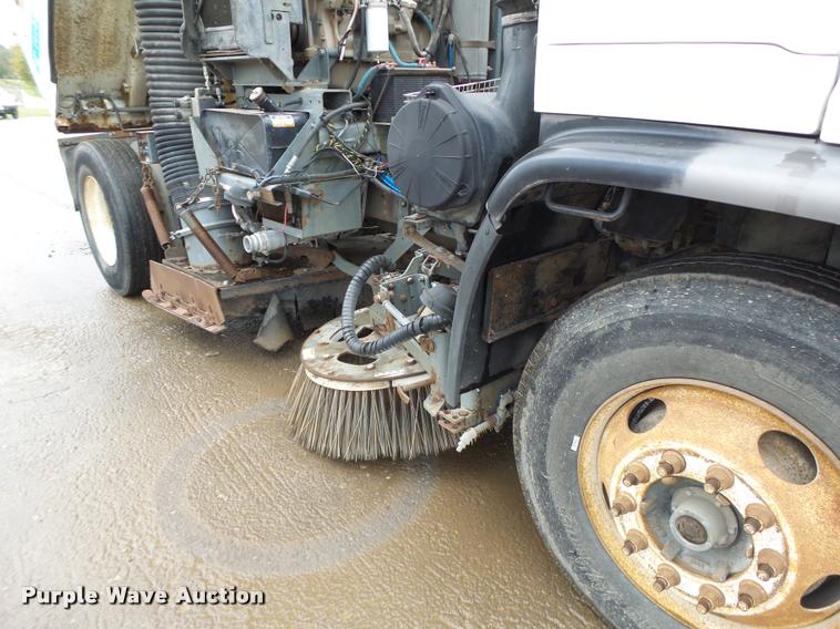 image for item K5646 1998 GMC T7500 street sweeper truck