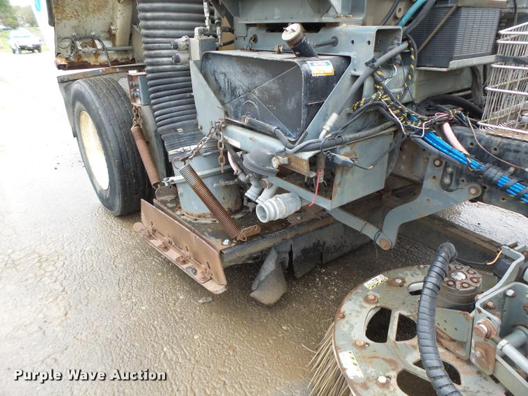 image for item K5646 1998 GMC T7500 street sweeper truck