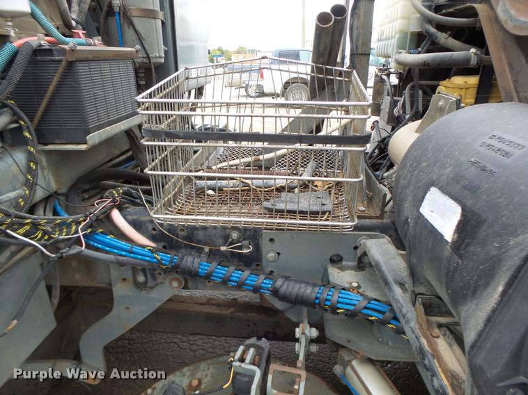 image for item K5646 1998 GMC T7500 street sweeper truck