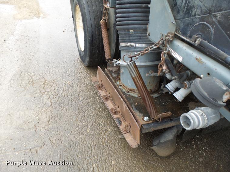 image for item K5646 1998 GMC T7500 street sweeper truck