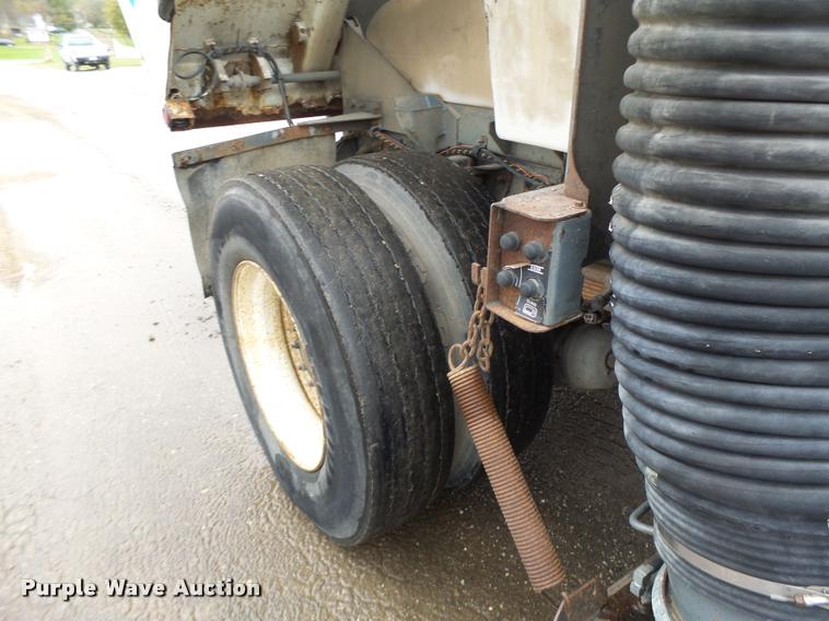 image for item K5646 1998 GMC T7500 street sweeper truck