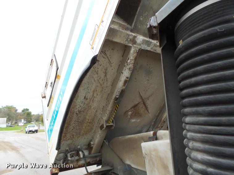 image for item K5646 1998 GMC T7500 street sweeper truck