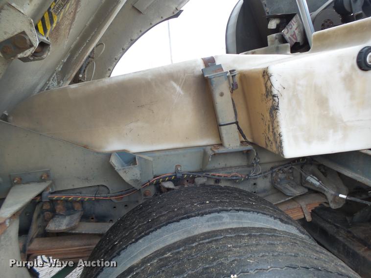 image for item K5646 1998 GMC T7500 street sweeper truck