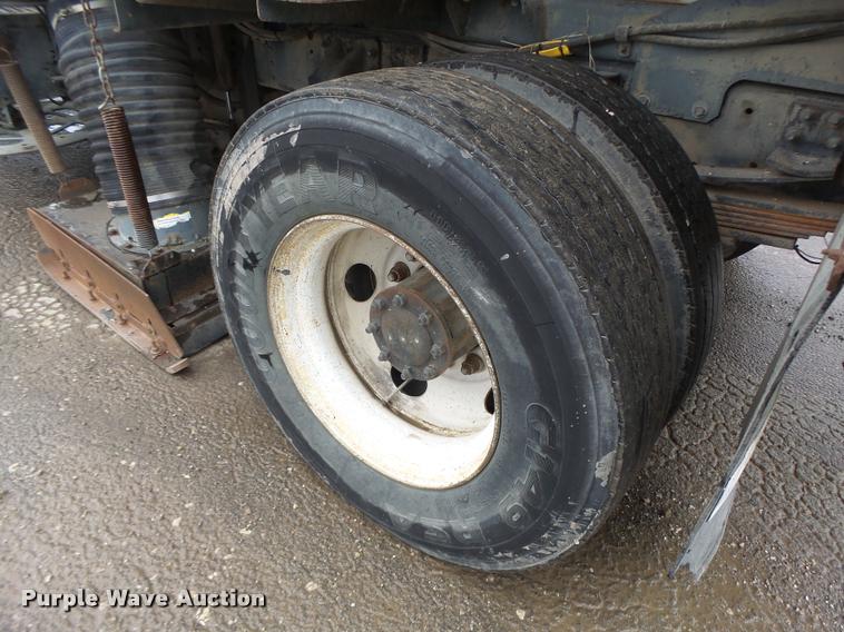 image for item K5646 1998 GMC T7500 street sweeper truck