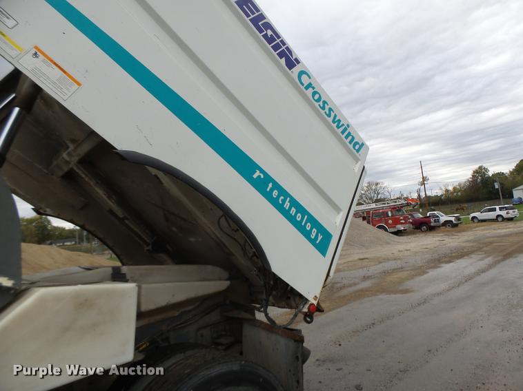 image for item K5646 1998 GMC T7500 street sweeper truck