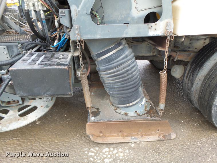 image for item K5646 1998 GMC T7500 street sweeper truck