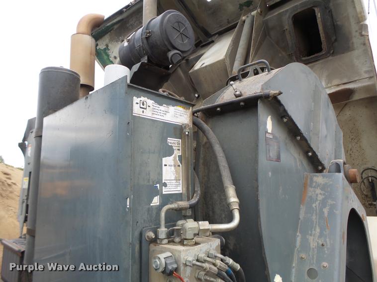 image for item K5646 1998 GMC T7500 street sweeper truck