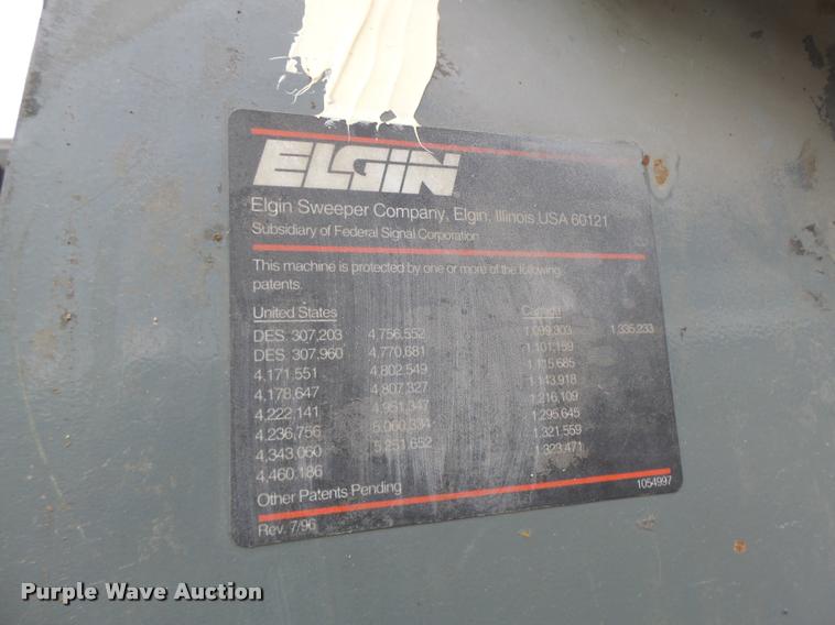 image for item K5646 1998 GMC T7500 street sweeper truck