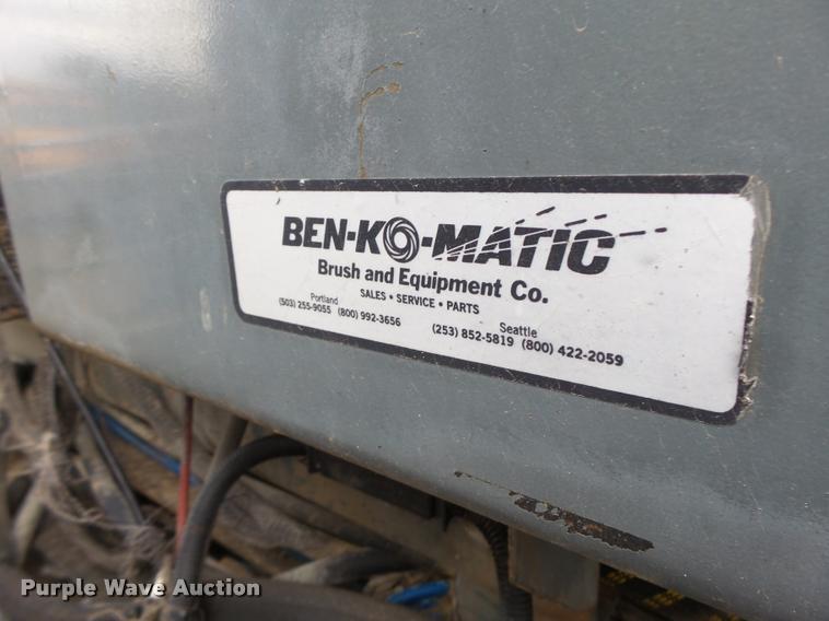 image for item K5646 1998 GMC T7500 street sweeper truck