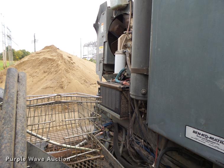 image for item K5646 1998 GMC T7500 street sweeper truck