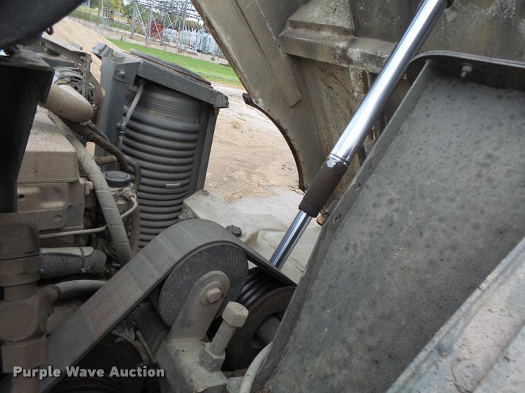 image for item K5646 1998 GMC T7500 street sweeper truck