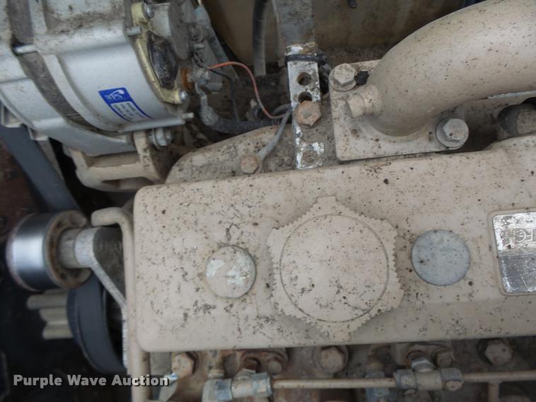 image for item K5646 1998 GMC T7500 street sweeper truck